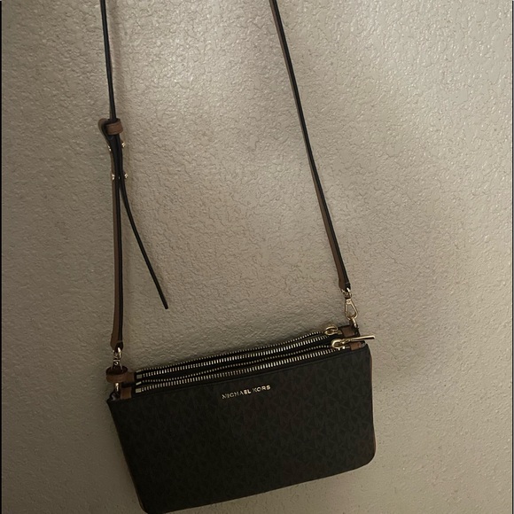 Small Brown Michael Kors crossbody bag - Picture 2 of 3